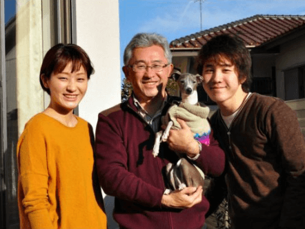 コムアイさんの家族(父親・弟)