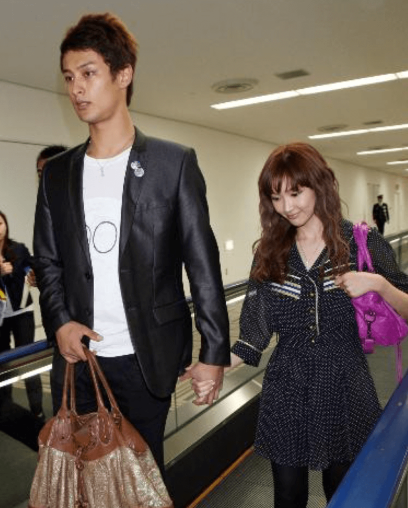 ハワイ挙式へと出発するダルビッシュ有さんと紗栄子さん