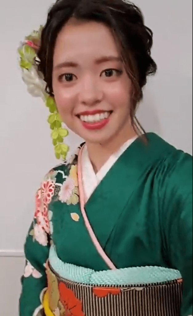 晴れ着姿の長谷川唯さんの画像