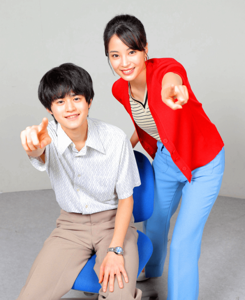 広瀬すずさんと鈴鹿央士さんのツーショット画像