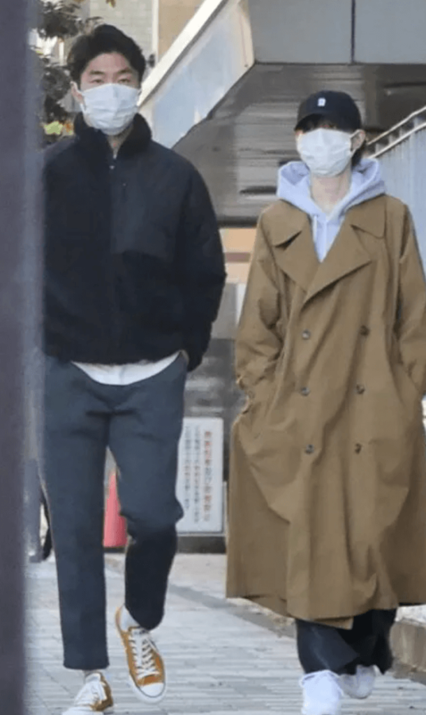 2021年12月にスクープされた石川みなみアナと佐藤義朗アナのデート画像